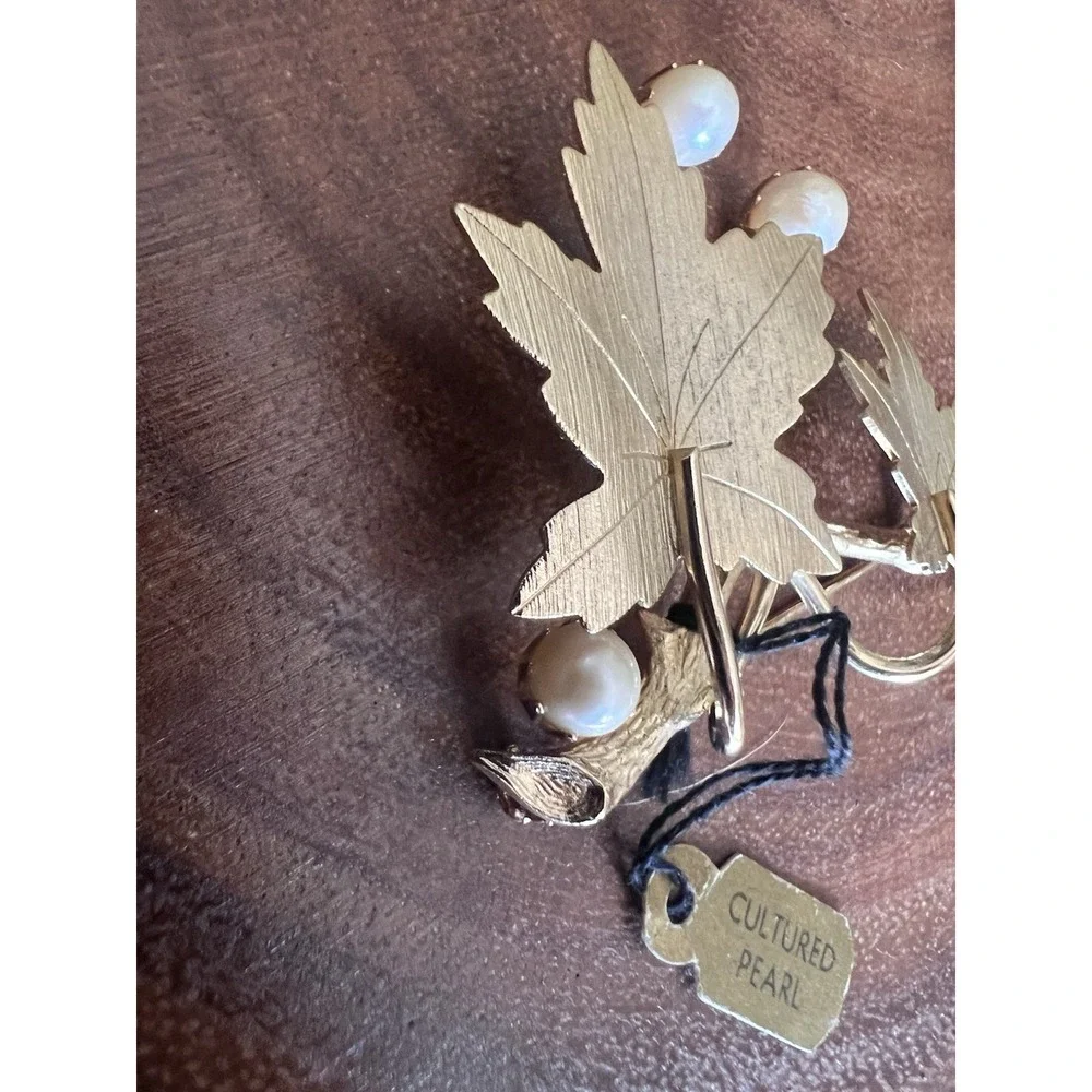 Vintage Sarah Coventry Gold Tone Maple Leaf Brooches with Real Pearls Lot Of 2!